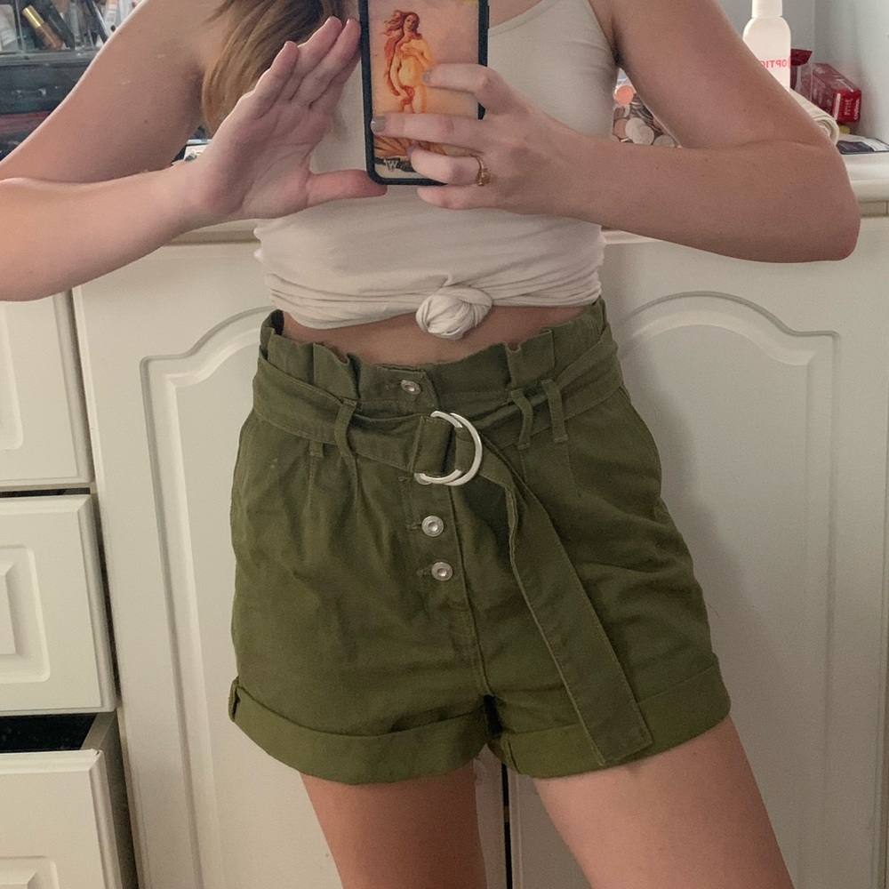 Free People belted shorts 💚🌿